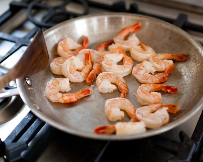 Prawns garlic creamy prawn dinner cooked recipetineats skillet